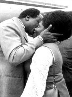 Mwai Kibaki embraces wife, Lucy Kibaki
