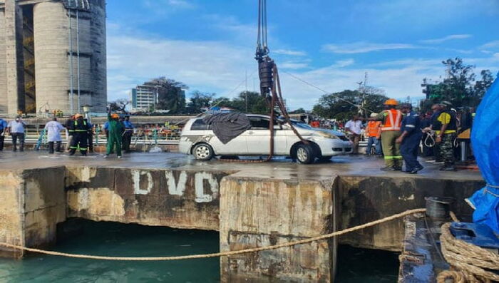 The car after being pulled out of the ocean after 13 days of vigorous searches. Photo: Citizen Digital.