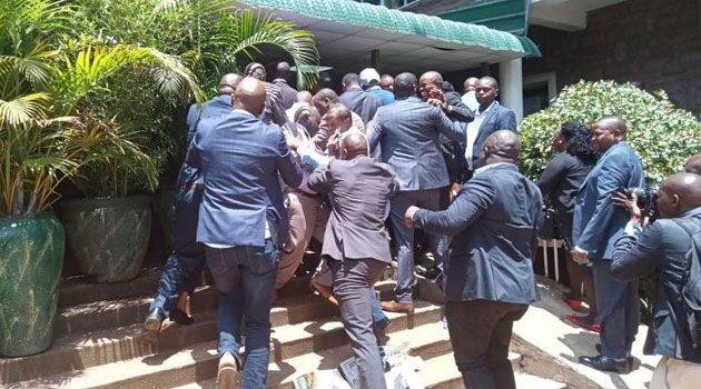 Nairobi MCAs clash over Speaker Beatrice Elachi's impeachment motion on Tuesday, October 29. Photo: Capital FM.