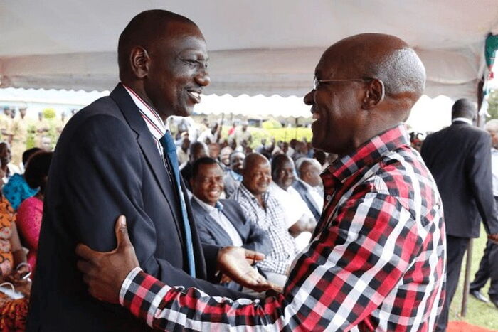 Khalwale in a past event with DP Ruto. The former Kakamega Senator urged President Uhuru Kenyatta to flush Mzee Moi out of the Mau forest before evicting squatters from the water catchment 