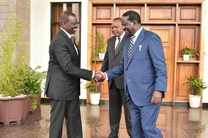 President Uhuru watches as Ruto and Raila shake hands