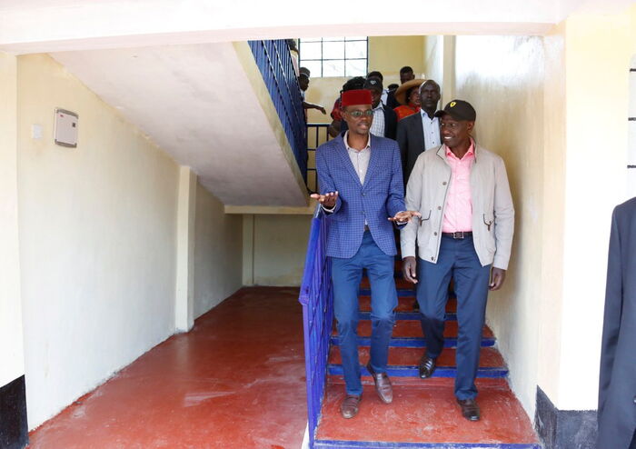 Ruto Stuns Village Woman With Goodies - Kenyans.co.ke