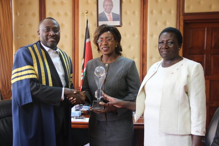 Sen. Naomi Shiyonga(center) when she presented her award before the senate on Tuesday, October 22.