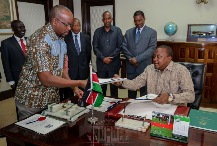 President Uhuru Kenyatta signs the data protection act into law on friday November 8 at statehouse Nairobi.