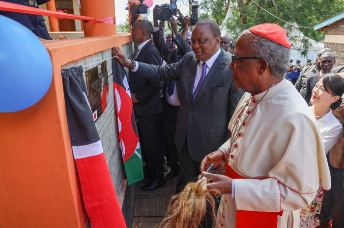 President Kenyatta witnessing the handing over and opening of an outpatient block funded by the Government of Japan at a cost of Shs 8 million at the Catholic Church-owned Mang’u Dispensary, Thika County on Wednesday, December 4. He warned pro-Ruto allies against fighting BBI