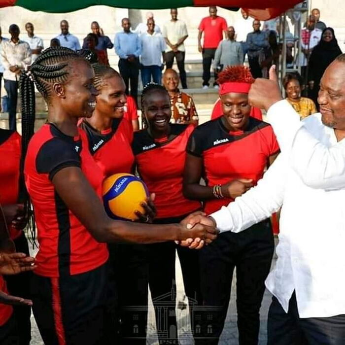 President Uhuru Kenyatta and the Malkia Strikers at the Mama Ngina Waterfront in Mombasa on Friday, January 17, 2020.