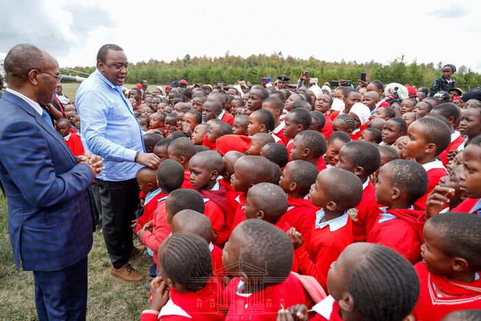 President Uhuru Kenyatta addresses pupils at Kenyatta Road Primary School in Nyandarua County on Friday, January 31,