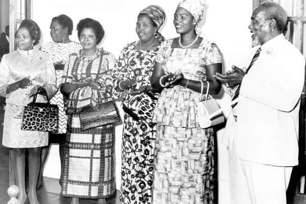 This image has an empty alt attribute; its file name is from_right_mzee_jomo_kenyatta_mama_ngina_kenyatta_lena_moi_mama_lucy_kibaki_far_left_photo_kenya_archives.jpg