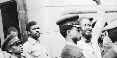 Raila being tranfered after his arrest in connection with the coup attempt of 1982
