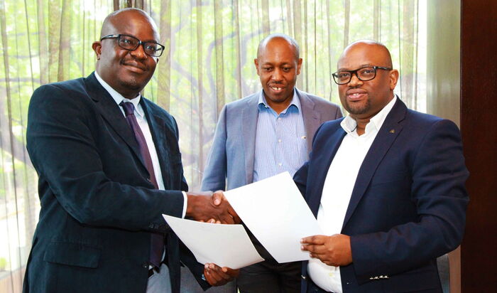 Harry Hare, Chairman & Publisher CIO East Africa (r)exchange memoradum of agreement with Gikonyo Macharia during a pact ceremony witnessed by Andrew Karanja (c) Director at CIO East Africa