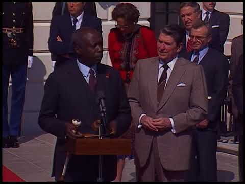 President Daniel Arap Moi and President Ronald Reagan outside the White House on March 12, 1987.