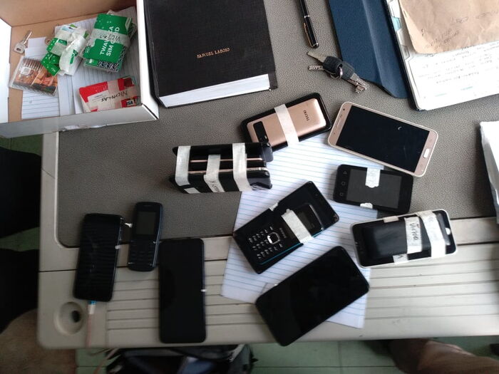 Mobile phones were also found by DCI detectives. They were used to defraud unsuspecting Kenyans. Photo: Twitter.