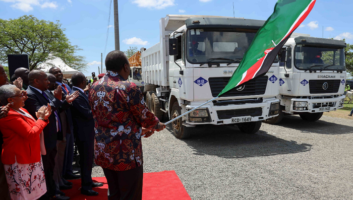 President Uhuru Kenyatta on Thursday, October 16 commissioning the building of the expressway.