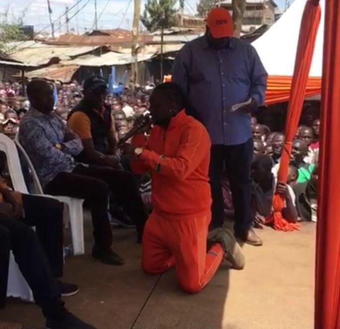 VIDEO: Kenyans Reacts To Kriss Darlin Kneeling Before Raila In Kibra