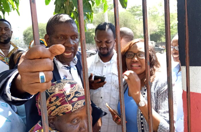 Nakuru Town East MP David Gikaria and Senator Susan Kihika locked out of the Regional Commissioners' Grounds in Nakuru on Tuesday, January 14