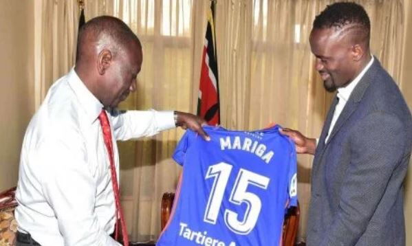 Deputy President William Ruto admires a football jersey gifted to him by McDonald Mariga at his Karen office in this photo taken on June 27, 2018. Ruto promised Kibra residents that he will be back to fully campaign for Mariga ahead of Kibra by-elections
