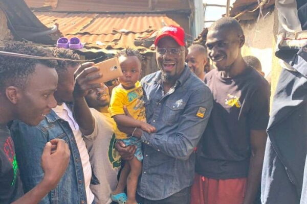 McDonald Mariga on Monday, November 11, 2019, visited some of the victims of the Kibra by-election chaos. DP Ruto unveiled him as a Jubilee candidate in the November 7 Kibra by-election