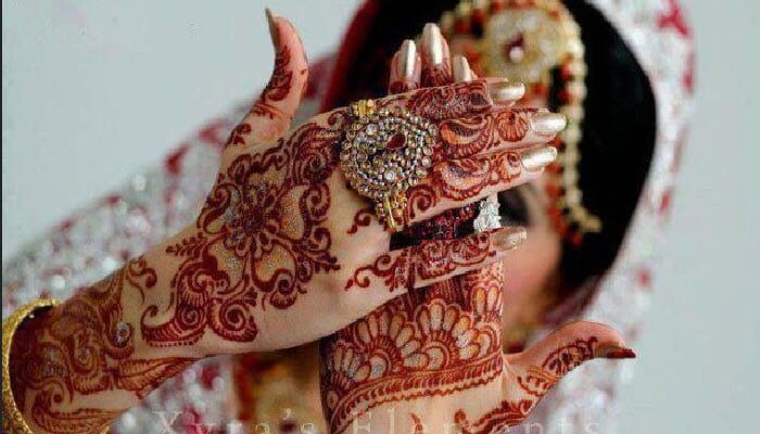 An undated photo of a Muslim bride showing her decorated hand.