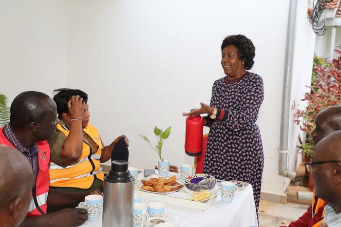 Ngilu serving tea to the census officials.