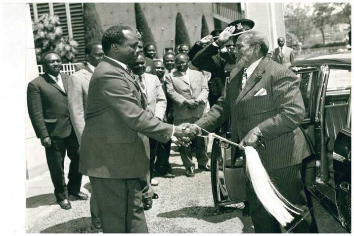 President Kenyatta Jomo (L) welcomed by his vice Daniel Moi during a government event in 1973