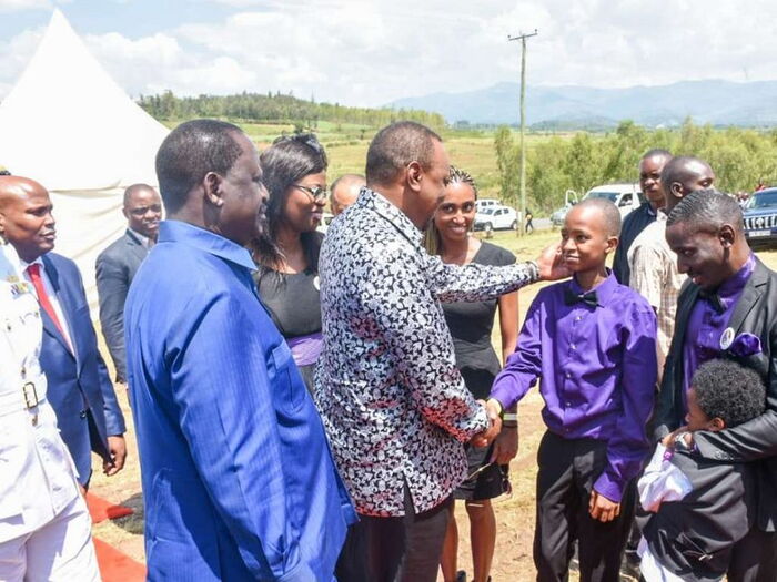 President Uhuru Kenyatta with former Prime Minister Raila Odinga during their tour of the Kisumu Port. Uhuru toured the facility on Wednesday, October 15, to address issues from experts questioning the sustainability of the project.