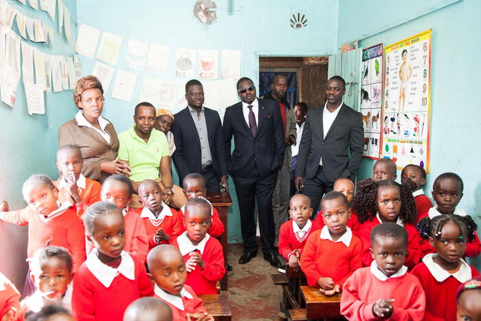 American musician Akon visiting Soiya Gecaga's project in Mathare in December 2014.
