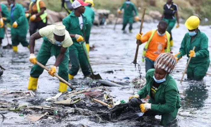 Sonko's team during a cleanup operation on a section of Nairobi River.
