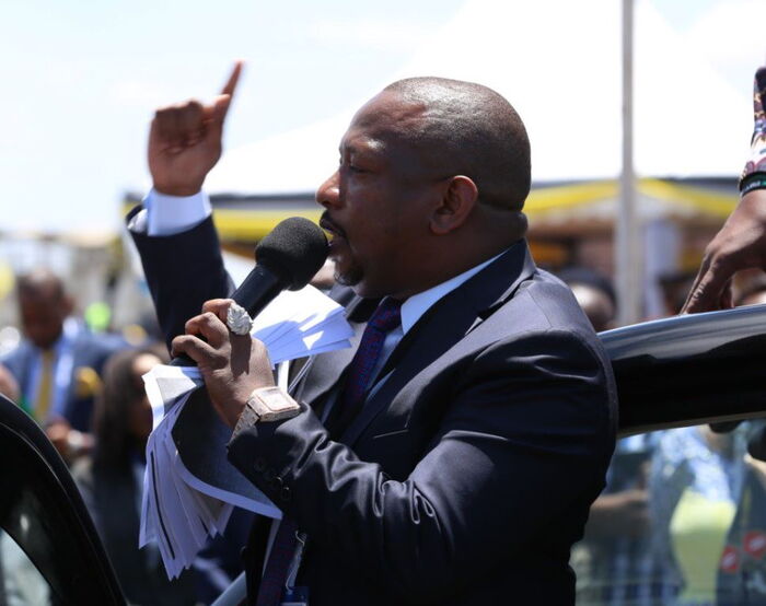 Nairobi Governor Mike Sonko speaking at the official launch of JKIA-James Gichuru rd Expressway project on Wednesday, October 16.