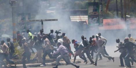 Police deploy teargas on Kenyans on the streets of Nairobi in 2016. On November 11, police mercilessly beat up a JKUAT student after the students protested over insecurity in Juja.