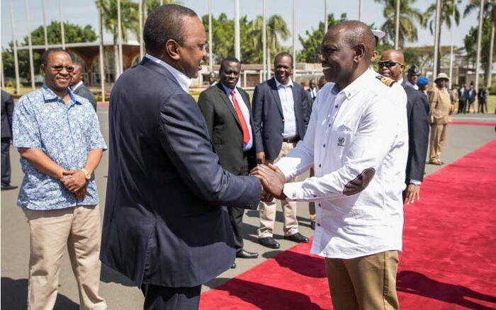DP Ruto receiving President Uhuru at the airport
