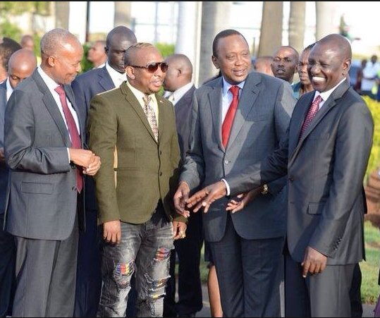 Deputy President William Ruto (R), President Uhuru Kenyatta and the Nairobi Governor Mike Sonko at an outing.
