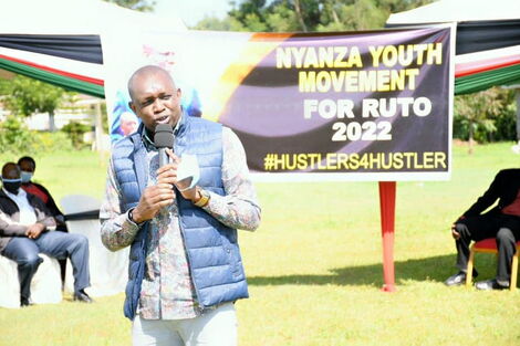Kapseret MP Oscar Sudi addressing a delegation of young people from Nyanza on August 1, 2020