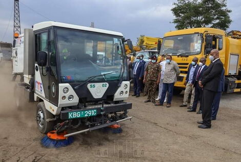 President Uhuru Kenyatta with NMS DG Mohammed Badi inspecting a Scarab Streets Sweeper 