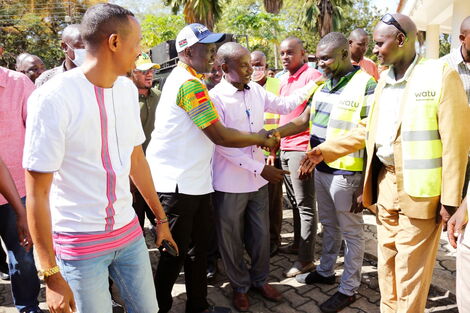 Deputy President William Ruto and his supporters at a rally in Kongowea market on Saturday, October 16, 2021.