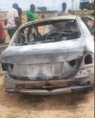 A car burnt beyond recognition on Saturday, December 25, 2021, along Nairobi - Mombasa Highway.