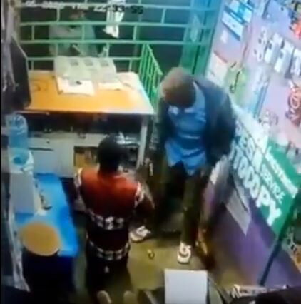 Snip shot of CCTV footage of a robbery which occurred at Dagoretti Corner, Wanye Road on Wednesday, March 11, 2020.