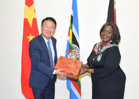 Chinese Ambassador to Kenya Wu Peng (Left) and Foreign Affairs Cabinet Secretary Raychelle Omamo pose for a photo on March 10, 2020. They exchanged views on China-Kenya relations and the Covid-19 outbreak.