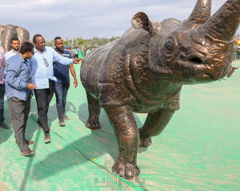 President Uhuru Kenyatta alongside Mombasa Governor Ali Hassan Joho at the Kibarani dumpsite in Mombasa County in 2019.