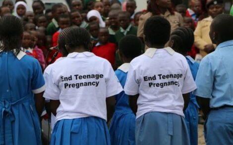 Young Kenyan girls advocate for the end of teenage pregnancy in 2018