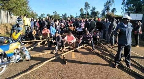 DP Ruto supporters who blocked Senator Gideon Moi's convoy in Nandi on January 2, 2021. 