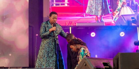 First Lady Rachel Ruto prays for gospel muscian Evelyne Wanjiru on Sunday, December 4, 2022