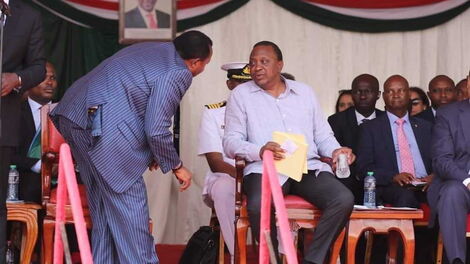 Former Kiambu Governor Ferdinand Waititu (left) speaks to President Uhuru Kenyatta.
