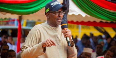 Garissa Township MP Aden Duale addressing Garissa residents during a bursary presentation ceremony on Saturday, May 21, 2022..jpg