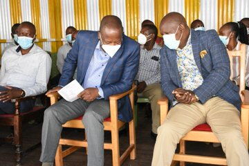 Health Cabinet Secretary Mutahi Kagwe (left) and Nyeri Governor Mutahi Kahiga (right) during the service at Mugunda Catholic Church on February 28, 2021.