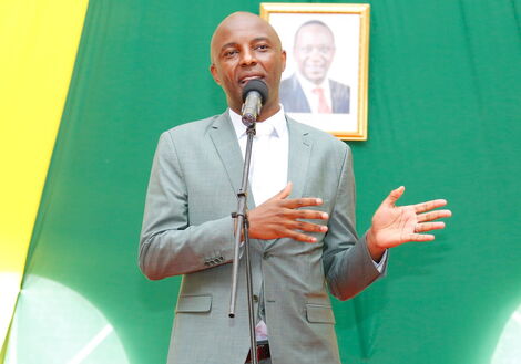 Murang'a senator Irungu Kang'ata giving a speech at DP William Ruto Karen residence on October 11, 2021.