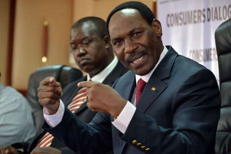 Kenya Film Classification Board (KFCB) chief executive officer Ezekiel Mutua (right) addressing a press conference at KFCB offices in April 2016