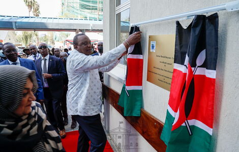 President Uhuru Kenyatta opening the Zarina Merali Surgical Daycare Centre at KNH on Wednesday May 11, 2022.