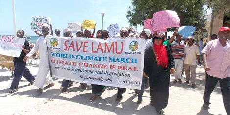 Lamu residents during demonstrations against the Ksh200 billion coal plant to be established in Hindi.