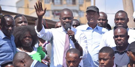 Nairobi Governor Johnson Sakaja addresses traders in Gikomba market on Monday, October 17, 2022..jpg