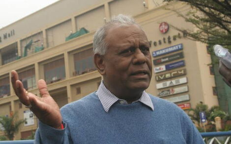 Defunct Nakumatt CEO Atul Shah addressing the media outside Westgate Mall in Nairobi.